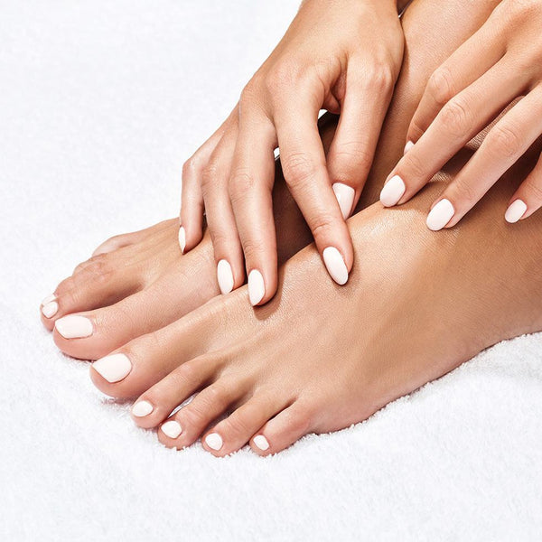 Manicura semipermanente y pedicura normal